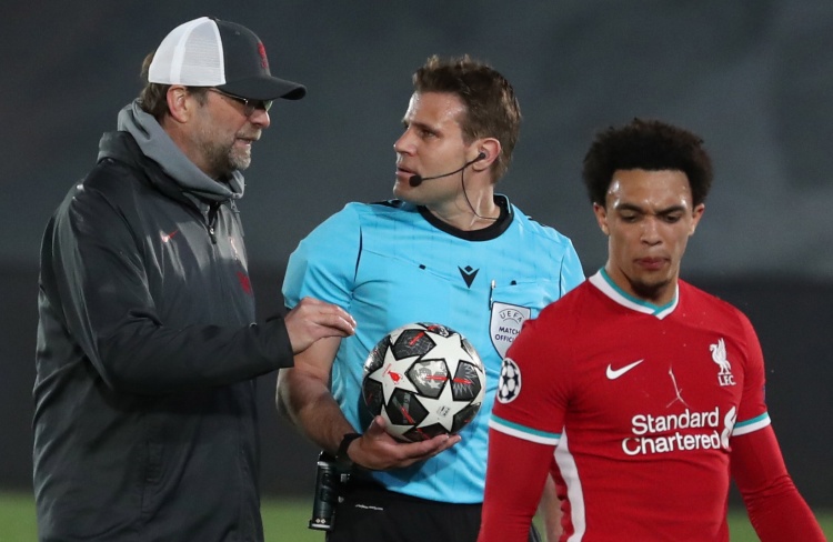 2016年5月：杰基·罗宾森日：全美球员统一身穿42号球衣致敬。