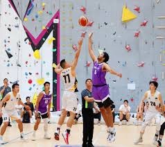 多伦多蓝鸟队由于边境政策，在 2021 年第三次更换主场城市